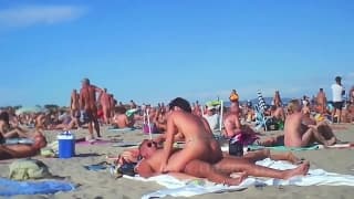 Plusieurs française font du sexe à la plage