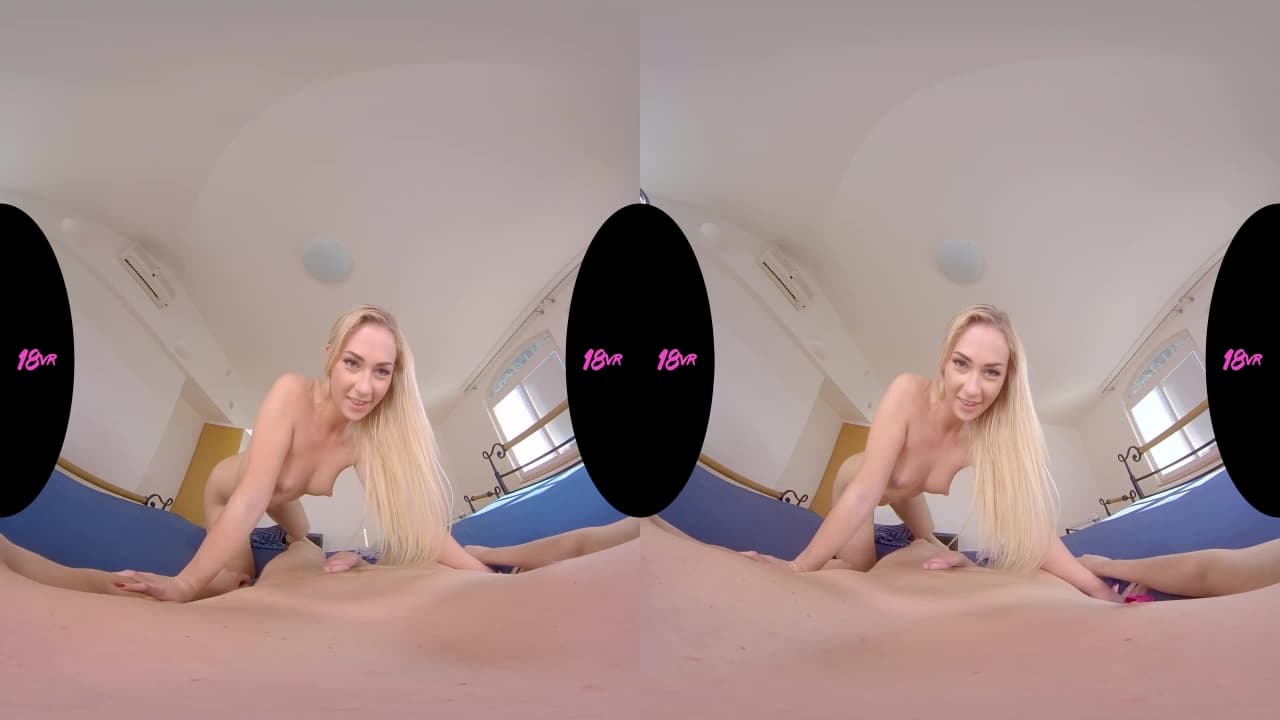Porno VR de la baise d'une jeune blonde aux petits seins